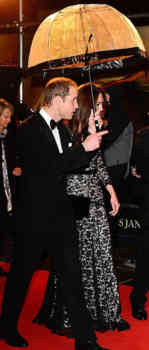 A Real Gentleman! Prince Harry Ensure Not wet his"Princess"