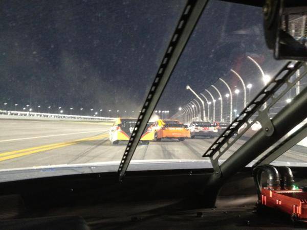 A NASCAR Driver Tweet a Photo During the Race,Taken From His Car