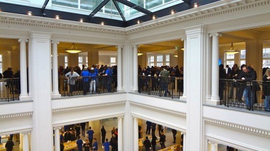 Apple Store in Amsterdam -5