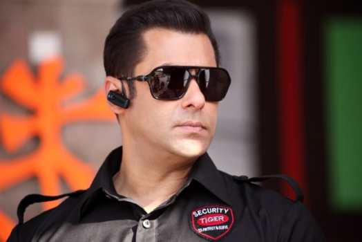 Salman Khan Once Again In Action[ Bodyguard Reviw] 2
