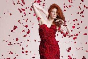 The Special Dress Made from 2,000 Roses for Valentine's Day