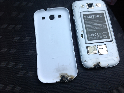 Samsung Galaxy S III Blockbuster Suddenly Exploded! 4